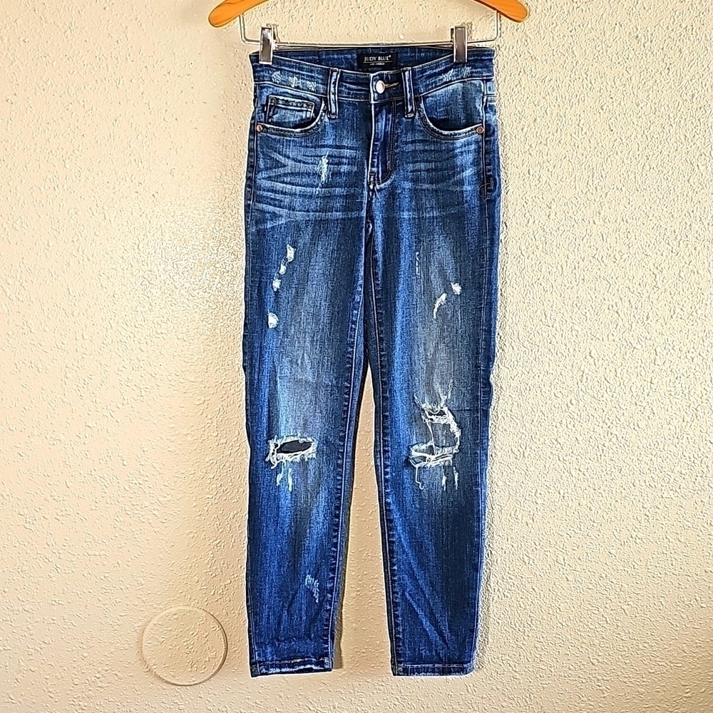 JUDY Blue Los Angeles Relaxed Ripped Jeans.